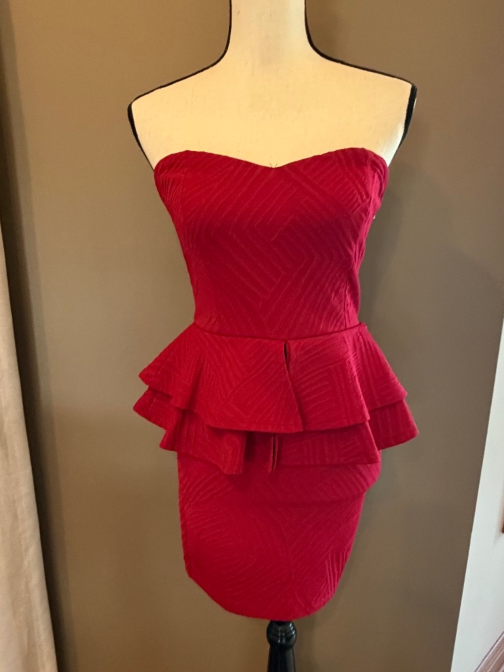 Charlotte Russe Red Strapless fitting, Ruffle, Formal, Mini, Party, Size Medium